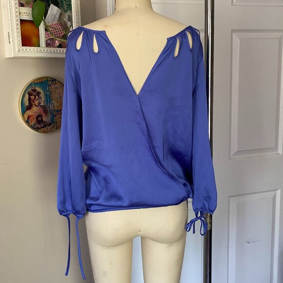 GUESS Periwinkle Silk Satin Keyhole collar Peasant Tunic Shirt *SMALL* - Picture 4 of 5